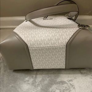 Michael KORS Nicole Large Shoulder Tote